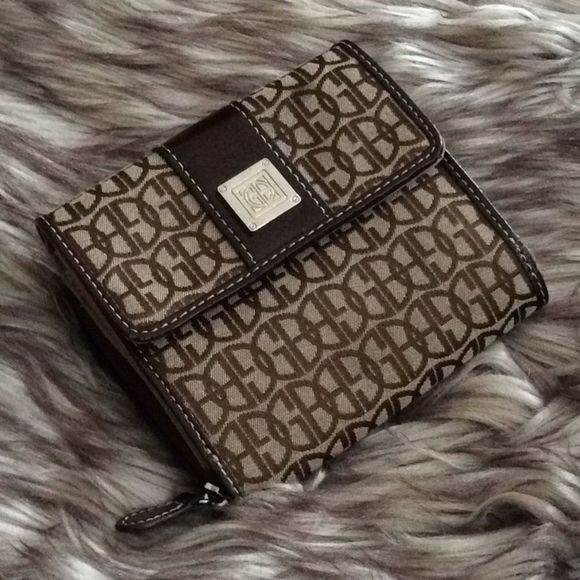 💞GIANI BERNINI💞wallet - Picture 1 of 8